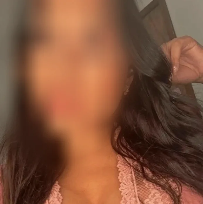 Isabella, 29